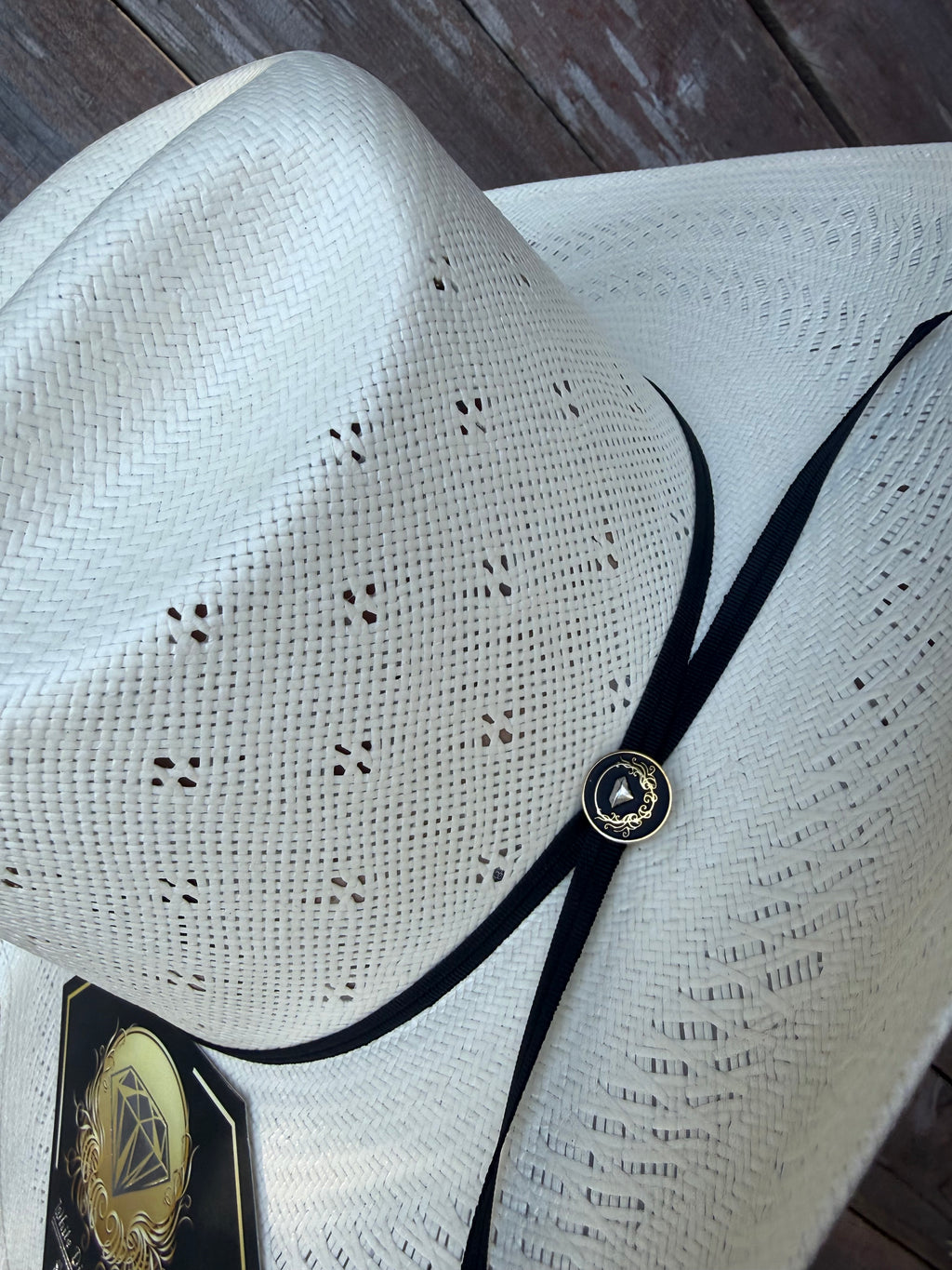 White Diamonds Co. Men's Sombrero Fino Vaquero with Medallion Detail
