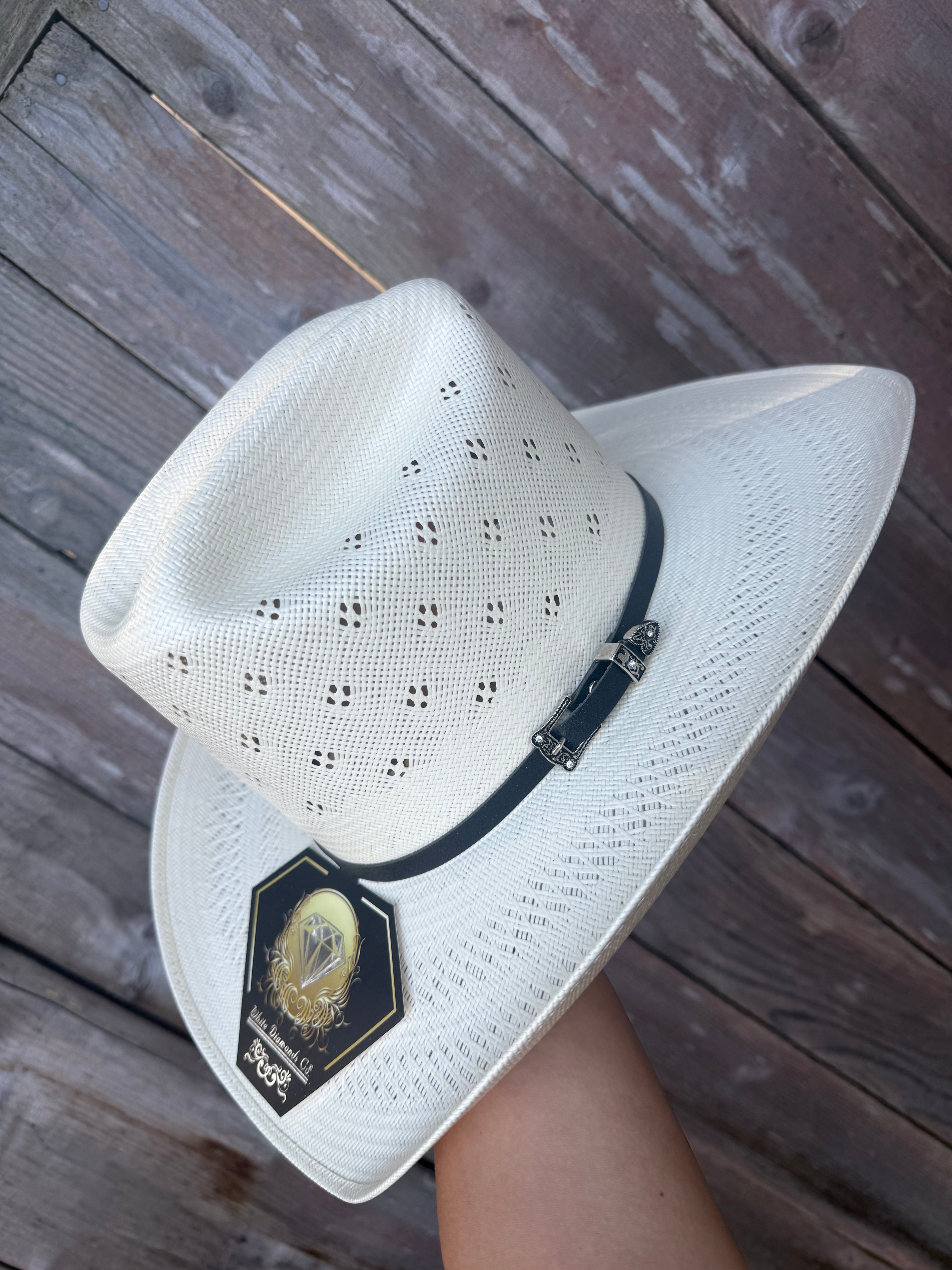 White Diamonds Co. Men's Sombrero Fino Vaquero with Buckle Detail