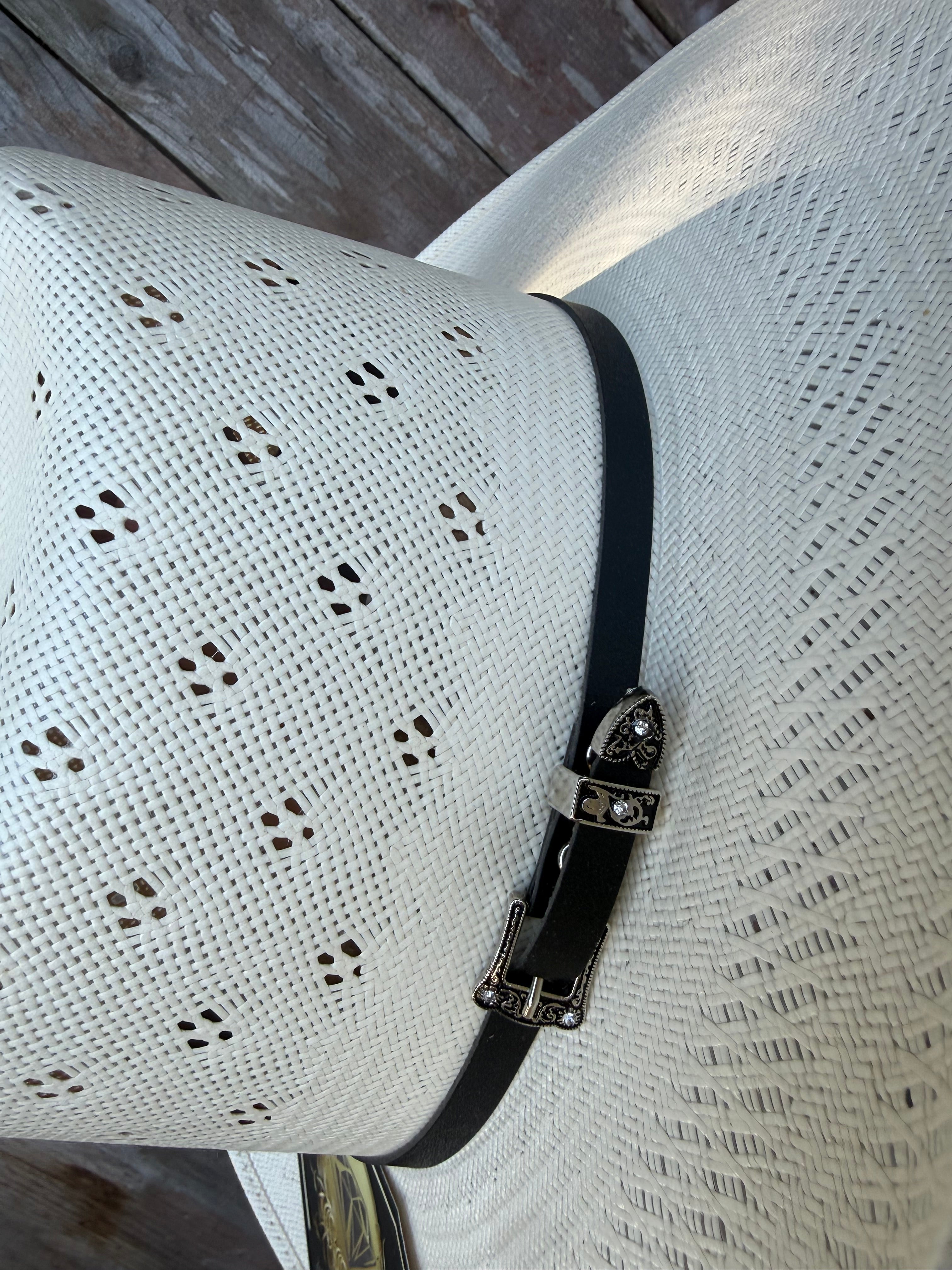 White Diamonds Co. Men's Sombrero Fino Vaquero with Buckle Detail